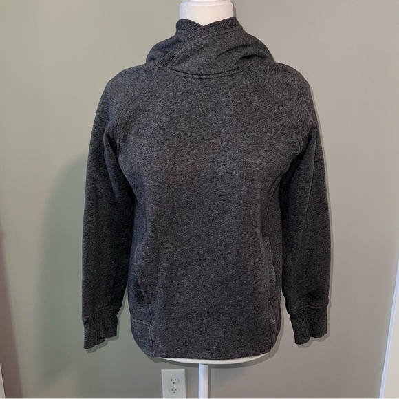 lululemon athletica Tops - Lululemon Women's Gray Pullover 
Hooded Active Run Yoga Gym Sweatshirt 
Size 6